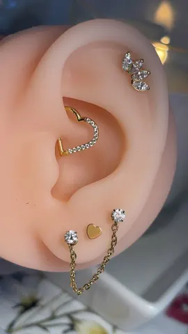 Fotografia real de un piercing realizado en Arkadia