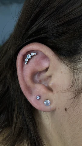 Piercings en cartílago y lóbulo